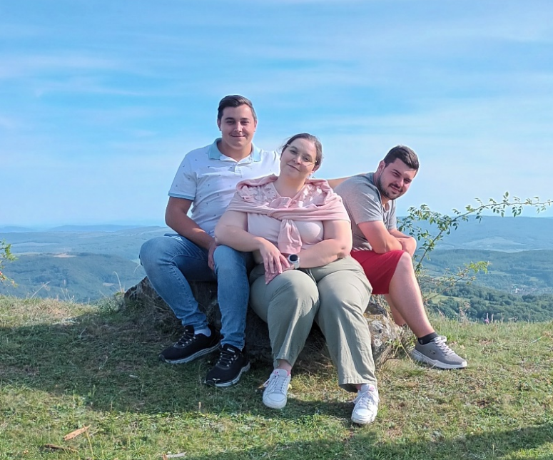 Viki, Zalán, Kristóf a Firtos-hegy tetején